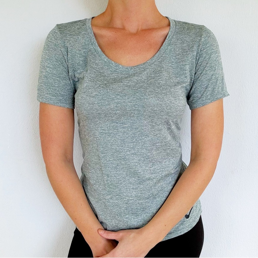 Nike Dri-Fit light sage green scoop neck short sleeve workout tee size medium